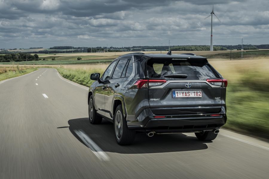  Toyota RAV4 Plug-in Hybrid 2020 года  (WW) (фото 13 из 18)